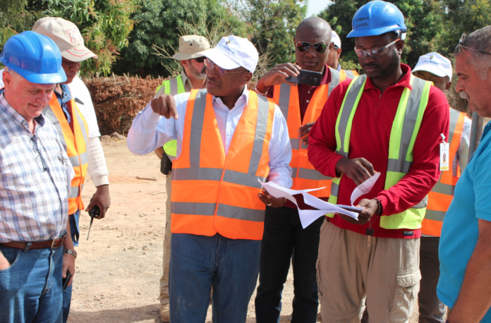 hydrogene-naturel-au-mali-Aliou-Boubacar-Diallo-petroma-inc Aliou Diallo sur le site avec des experts et techniciens