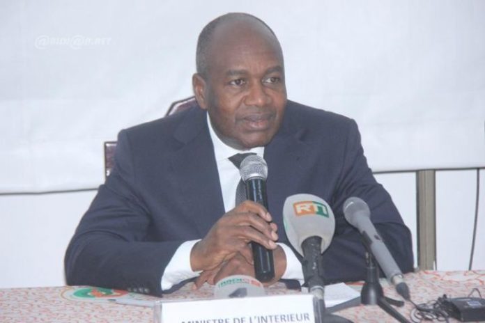 Le-ministre-de-lIntérieur-Sidiki-Diakité