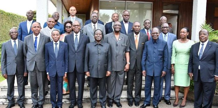 10-photo de famille avec les ministres