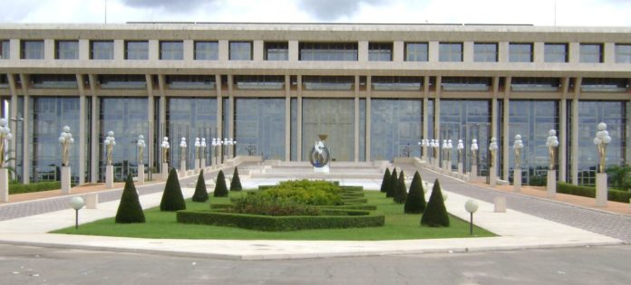 LE-BATIMENT-PRINCIPAL-DE-LA-FONDATION-FHB-1280x580