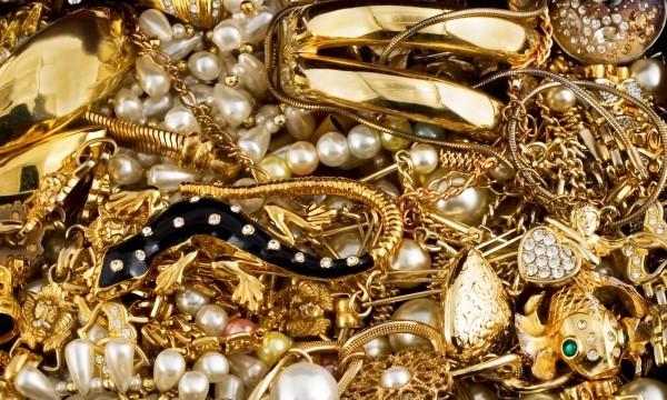 jewelry-1437588502-600x360