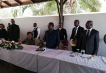 Bédié, Venance Konan et des journalistes observent une minute de silence pour N’sikan