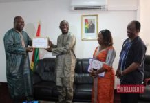 Liberté de la presse, Burkina: l’Intelligent d’Abidjan remet au ministre Rémi Dandjinou son prix