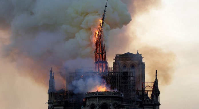 notre-dame-de-paris-cathedrale-en-feu-incendie