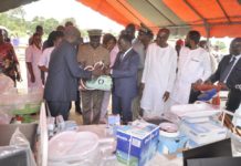 Santé: le Premier Ministre Amadou Gon Coulibaly offre des équipements médicaux au centre de santé de Gbémazo