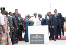 Le Chef de l’Etat a procédé à l’inauguration de la route Adzopé – Yakassé Attobrou et à la pose de la première pierre du CHR d’Adzopé