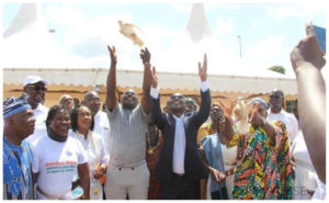 Amadou Koné lance les colombes pour la paix à la  journée de la paix à Bouaké 