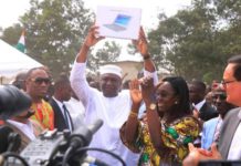 Remise d’ordinateurs aux élèves d’Abobo par l’artiste Mokobé : Ce que le maire Hamed Bakayoko a dit