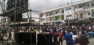 le mercredi 12 août 2020 sur le site de l’accident à Abidjan-Cocody-Angré