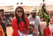 Naya Jarvis Zamblé offre des cadeaux de Noël à près de 1000 enfants et confirme ses intentions de candidature aux législatives (Gohitafla,Côte d’Ivoire)