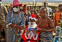 Toumodi-Kouamébonou : des enfants vivent un arbre de Noël inédit et spécial avec Raymonde Goudou Coffie et Georges Momboye