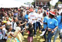 Noël de la paix à Didiévi : le maire Brice Kouassi, DJ Kedjevara et Kerozen comblent 1000 enfants