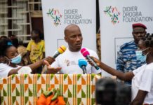 Action sociale- La Fondation Didier Drogba équipe des établissements à Niablé