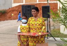 Denise Houphouët-Boigny, à l’inauguration d’un groupe scolaire à Bingerville : “Le continent africain concentre encore les 2/3 des enfants déscolarisés dans le monde”