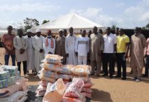 Ramadan Yapi Djoman Constant fait don de vivres à 200 familles musulmanes d’Anyama Le dimanche 02 mai 2021, Yapi Djoman Constant, président des cadres d’Anyama et de Broffodoumé a fait don de vivre