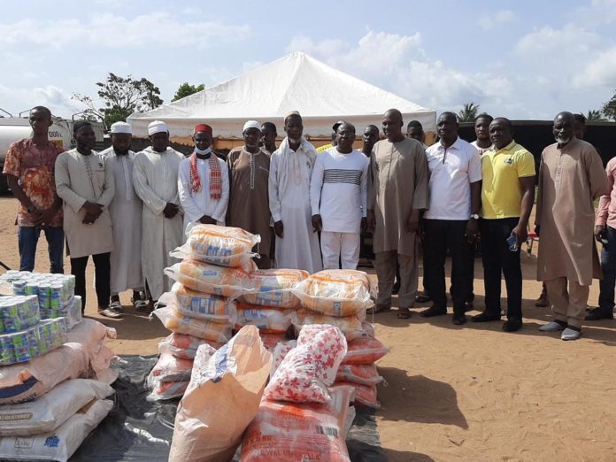 Le dimanche 02 mai 2021, Yapi Djoman Constant, président des cadres d’Anyama et de Broffodoumé a fait don de vivre