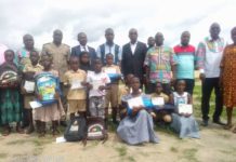 Agboville- 3e édition de la journée d’excellence de l’IEPP2 Apata Marc récompense plus de 300 élèves et enseignants Coulibaly Tidiane, inspecteur de l'IEPP2, a organisé la 3è édition de la journée d'excellence le samedi 26 juin 2021, au terrain de sport du lycée Jacques Aka d'Agboville