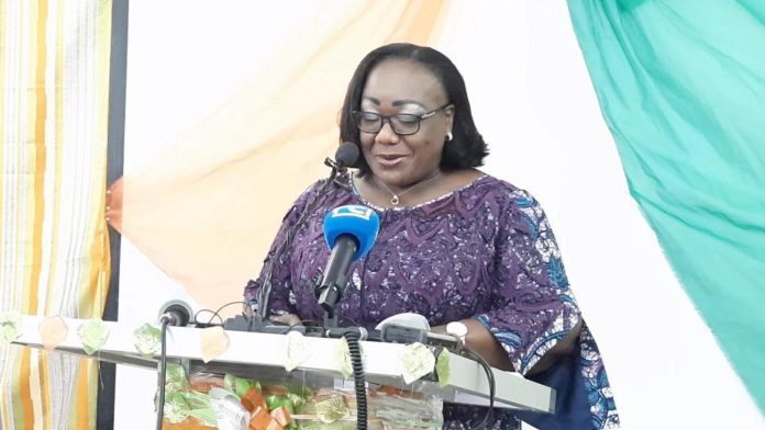 Anne-Désirée Ouloto, ministre de la fonction publique et de la modernisation de l’administration, le mardi 15 juin 2021, a appelé les ivoiriens à arrêter d’exercer des pressions sur ses collaborateurs et même sur elle.