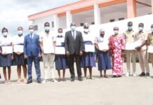 Yopougon- Gilbert Koné Kafana distribue 5000 prises en charges aux élèves