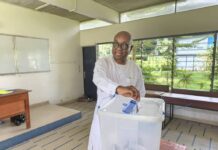 Yacine Idriss Diallo accompli son droit de vote. Photo : DR