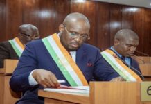 Crise à l’Assemblée nationale ivoirienne : le groupe Agir de Stéphane Kipré menacé de dissolution après la défection d’un député